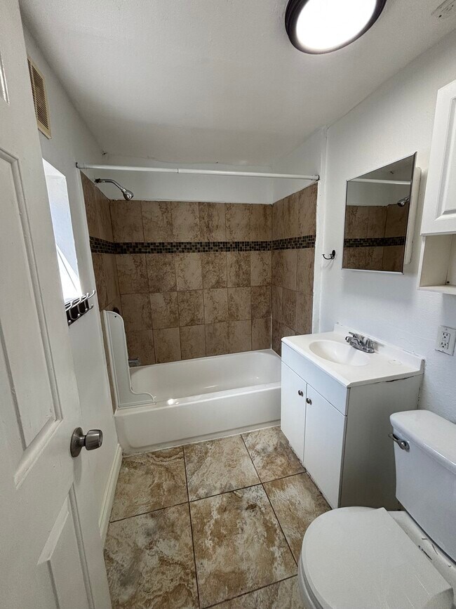 Foto del edificio - 1153 E 50th St