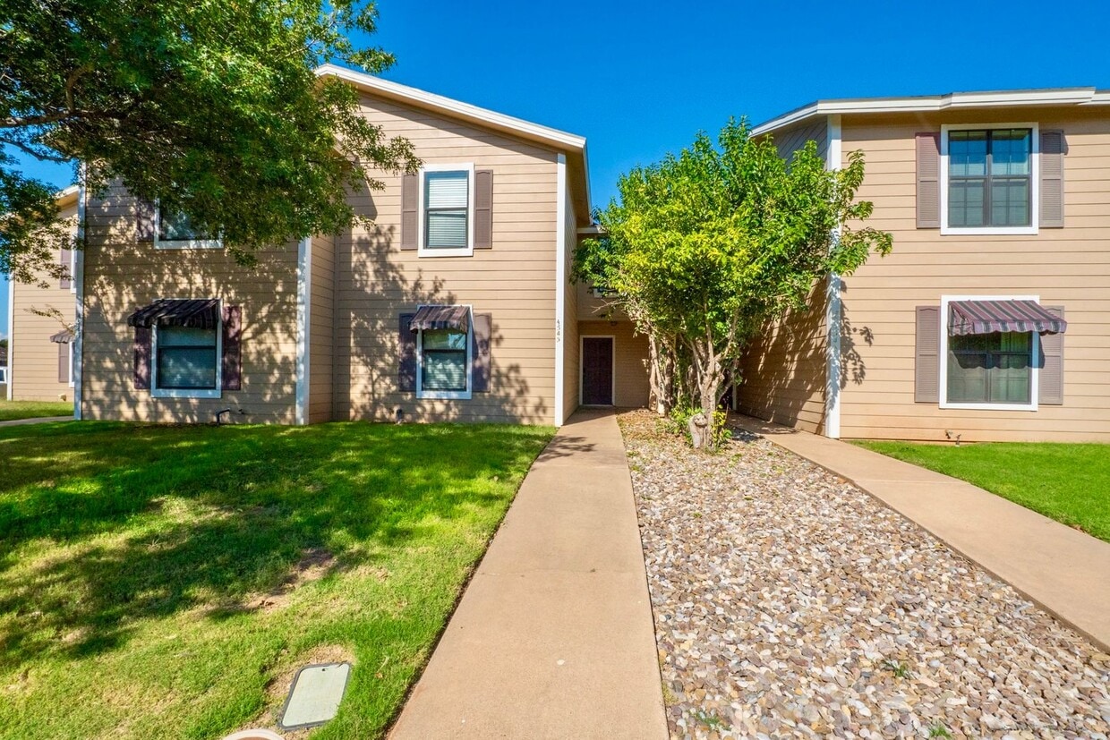 Foto principal - Fully Remodeled Townhome with Loft and Pri...