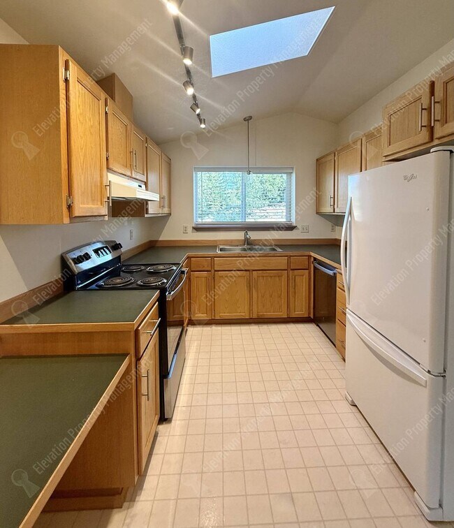Foto del edificio - Single-Level Living in a Prime NE Bend Location