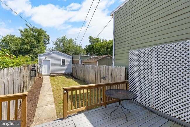 Building Photo - 1816 Rosedale St NE