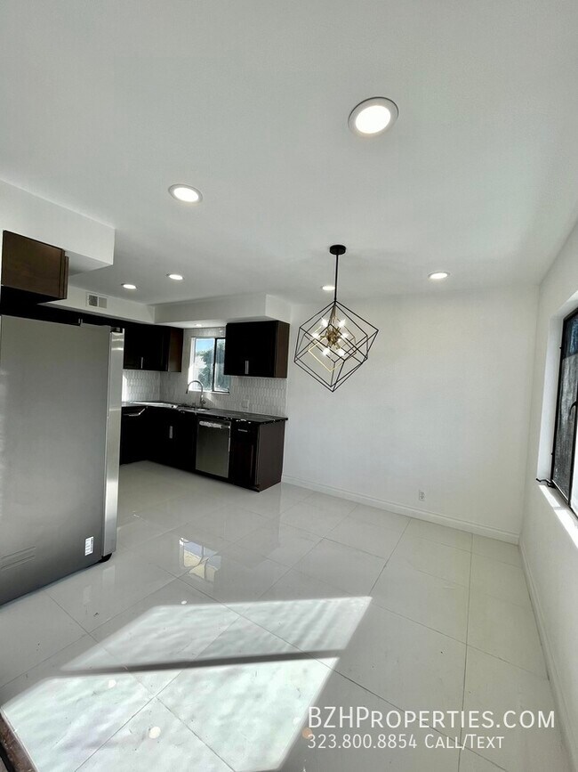 Foto del edificio - 7707 Romaine St