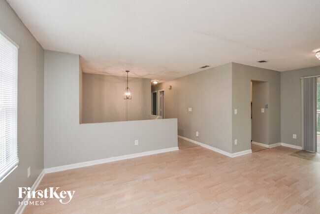 Building Photo - 5585 Fairington Pl