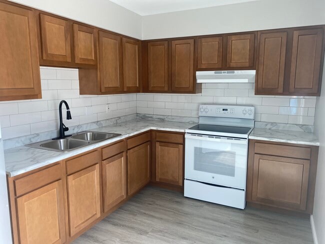 Building Photo - 103 lasalle st