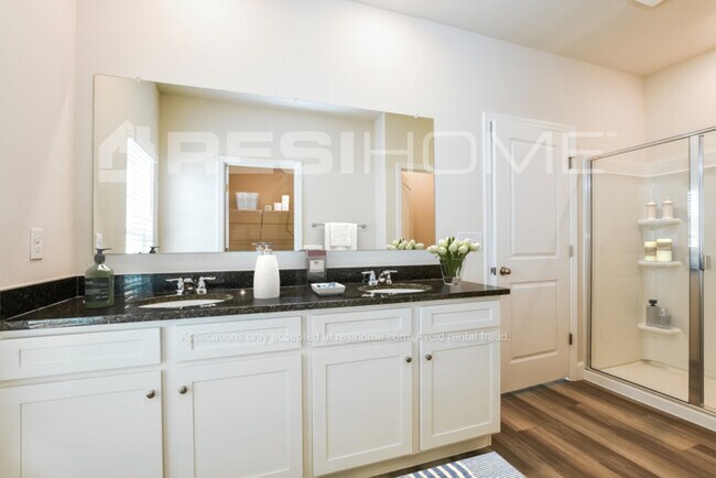 Foto del edificio - 5247 Inglewood Dr