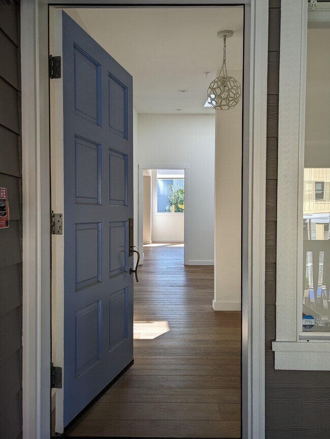 Front door - entry way - 284 Madrona Way NE