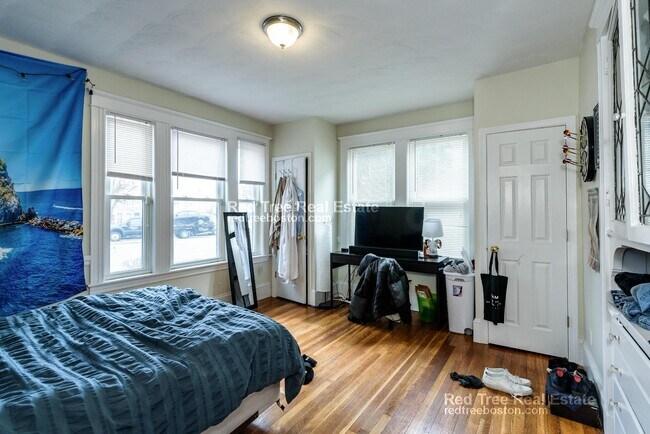 Foto del edificio - 229 Chestnut Hill Ave
