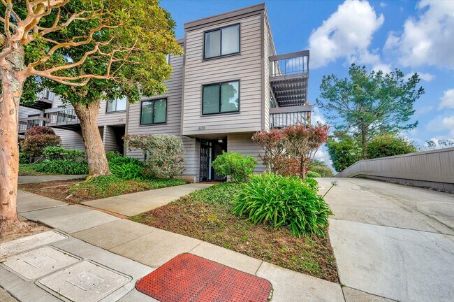 Building Photo - 5179 Diamond Heights Blvd