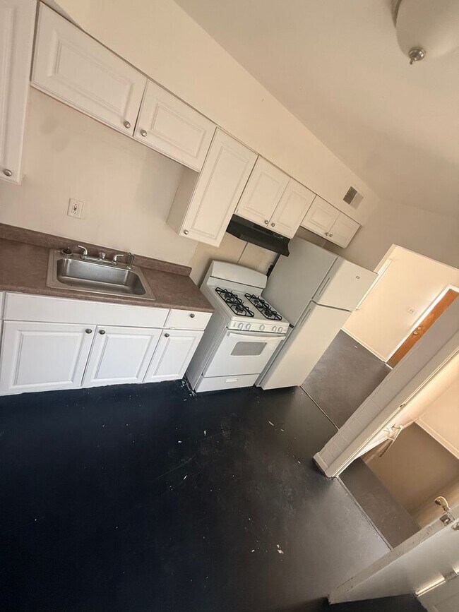 Building Photo - Charming 3 Bedroom 1 Bath Rent Ready!!!