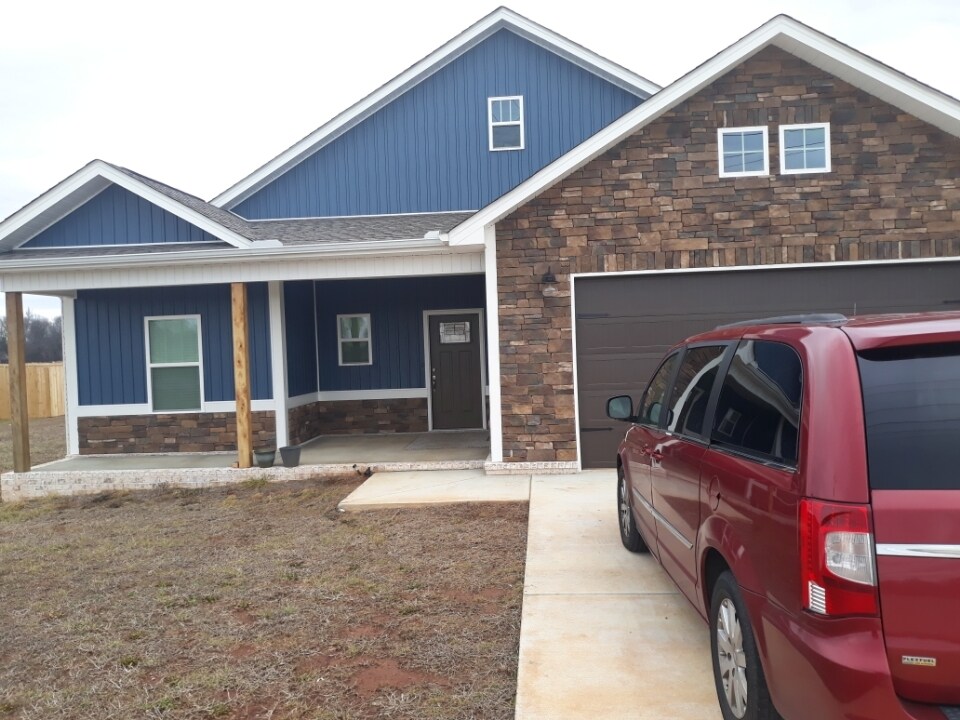 15036 Blackburn Rd, Athens, AL 35611 House for Rent in Athens, AL