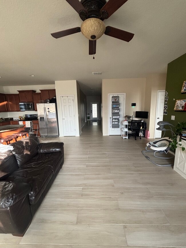 Foto del edificio - 687 Petal Mist Ln