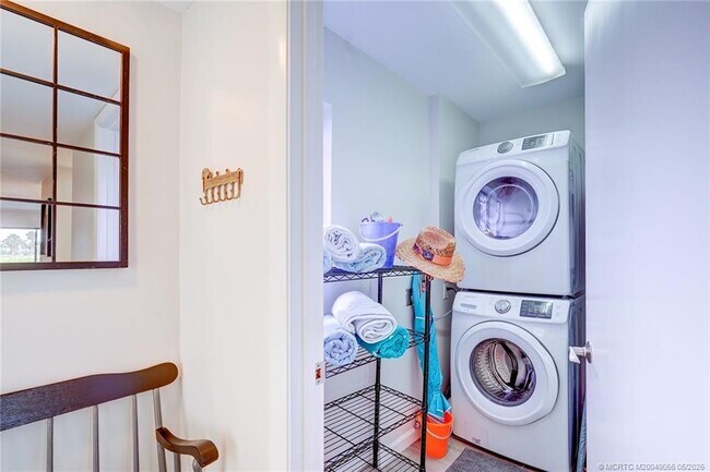 Foto del edificio - 5553 NE Gulfstream Way