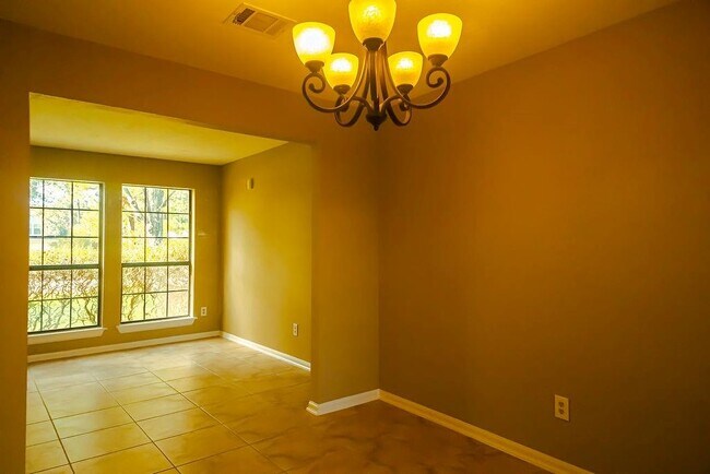 Building Photo - 14211 Oak Chase Dr