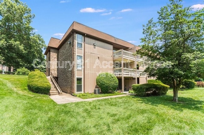 Building Photo - 5805 Royal Ridge Dr