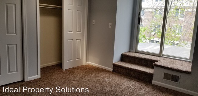 Building Photo - 4 br, 2.5 bath House - 721 W 9th Street