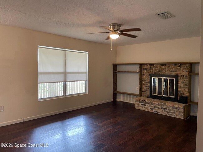 Building Photo - 2235 Macedo NE Rd