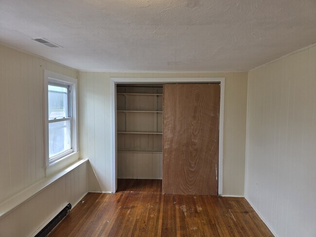 Building Photo - 205 Haussauer Rd