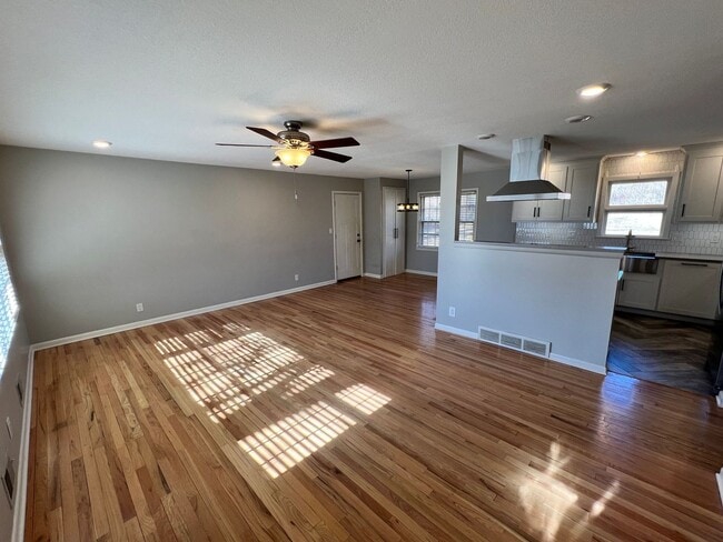 Building Photo - 3-Bed, 2-Bath Home with Garage & Spacious Backyard!