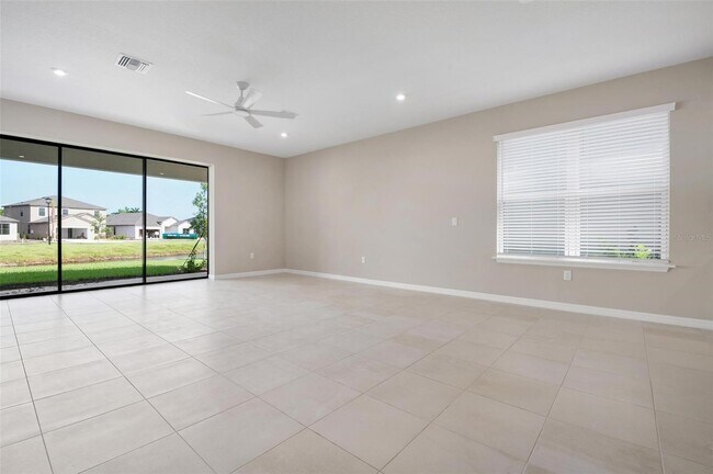 Foto del edificio - 15297 Shady Palms Ln