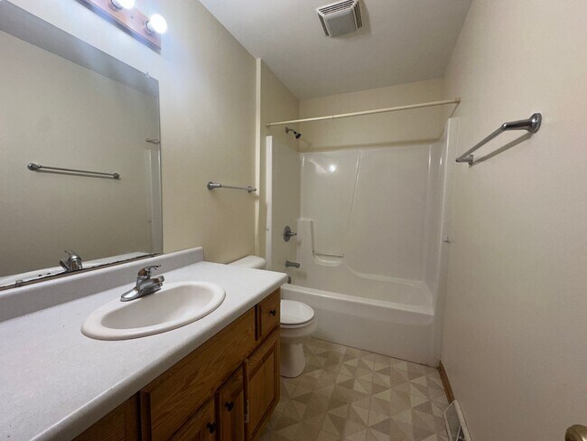 Foto del edificio - 315-317 N Watertown St