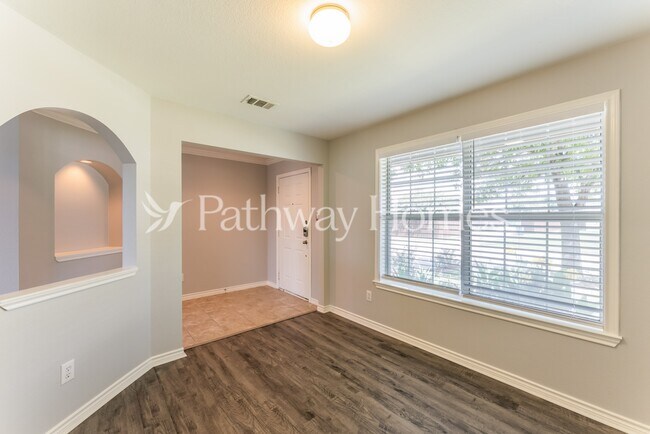 Foto del edificio - 212 Hereford Dr