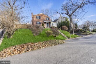 Building Photo - 2551 23rd Rd N