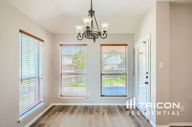 Foto del edificio - 7602 Tidewater Dr