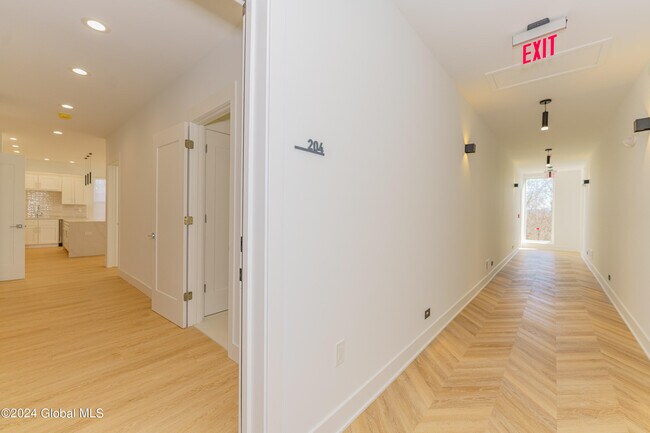 Building Photo - 1133 Loudon Rd