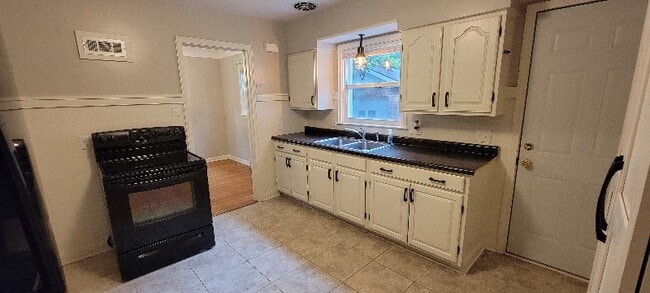 Building Photo - 1118 Branleigh Dr