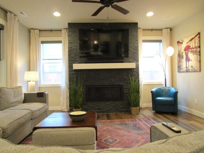 Building Photo - Beautiful 3 Bedroom Home in Gig Harbor