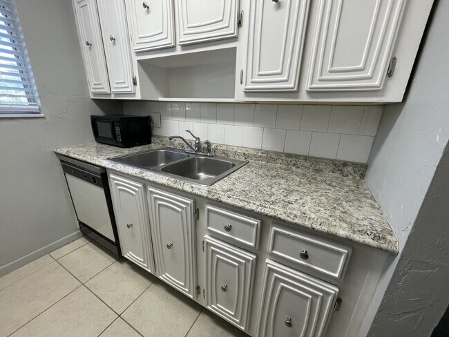 Foto del edificio - 306 E Ocean Ave