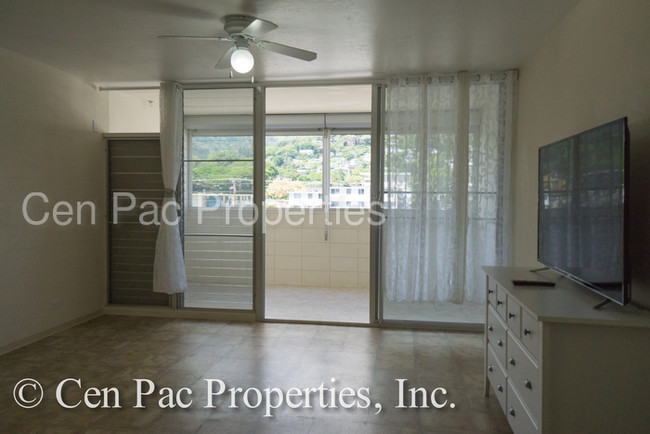 Building Photo - Pet Friendly Studio in Makiki
