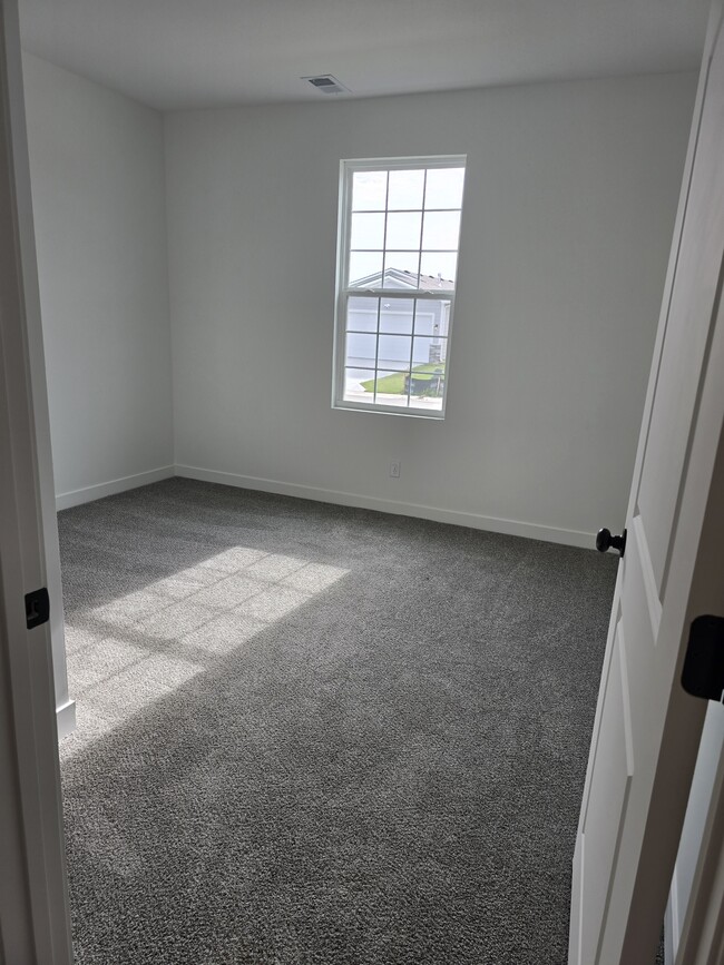 Building Photo - 12427 S Aspen Ln