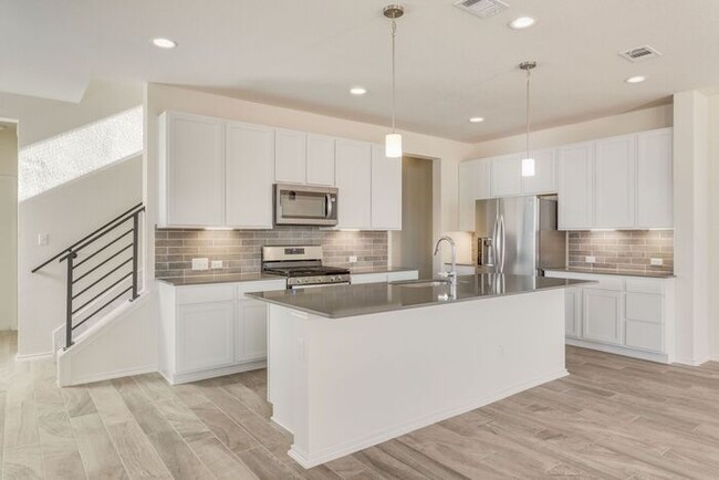 Foto del edificio - 9100 Garnet Dr, Austin, Texas 78729