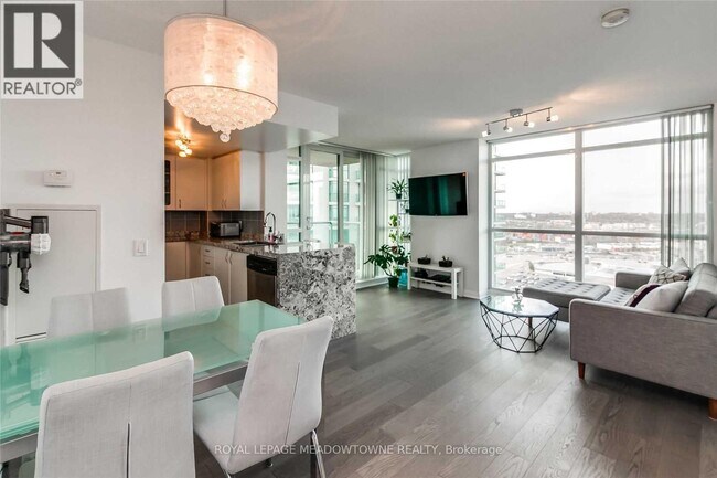 Photo du bâtiment - 225 Sherway Gardens Rd