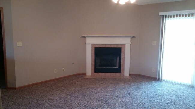 Foto del edificio - Spacious 2-Bed, 2-Bath Duplex with Attache...
