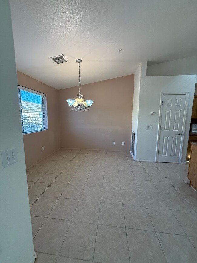 Foto del edificio - 751 Skyview Ln