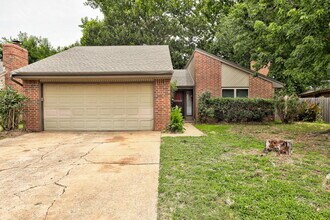 Building Photo - 605 Springwood St