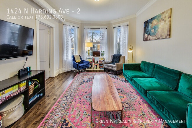 Foto del edificio - 1424 N Harding Ave