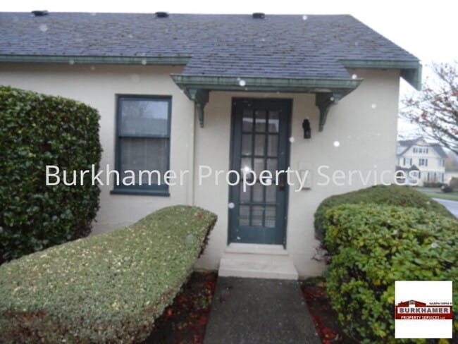 Building Photo - 203 E Broadway Ave