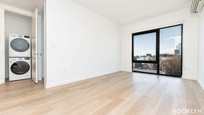 Foto del edificio - 527 Grand Ave