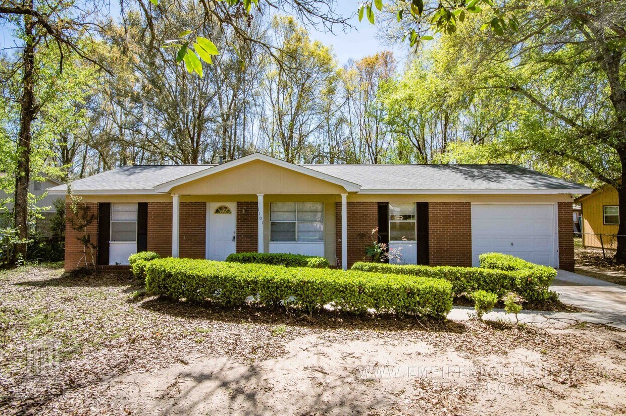 Primary Photo - Spacious brick home off of South Monroe