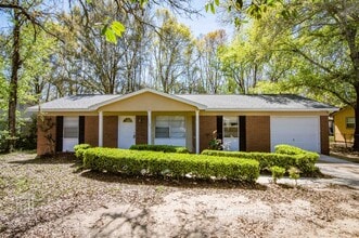 Building Photo - 1101 Woodland Dr