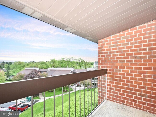 Building Photo - 1200 Hampton Hill Ct