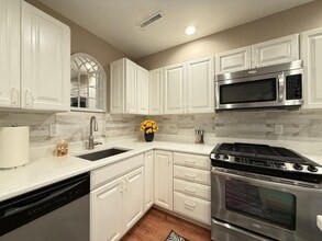 Building Photo - 3417 122nd Pl NE