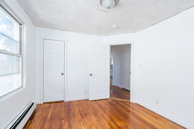 Building Photo - 832 Calhoun Ave