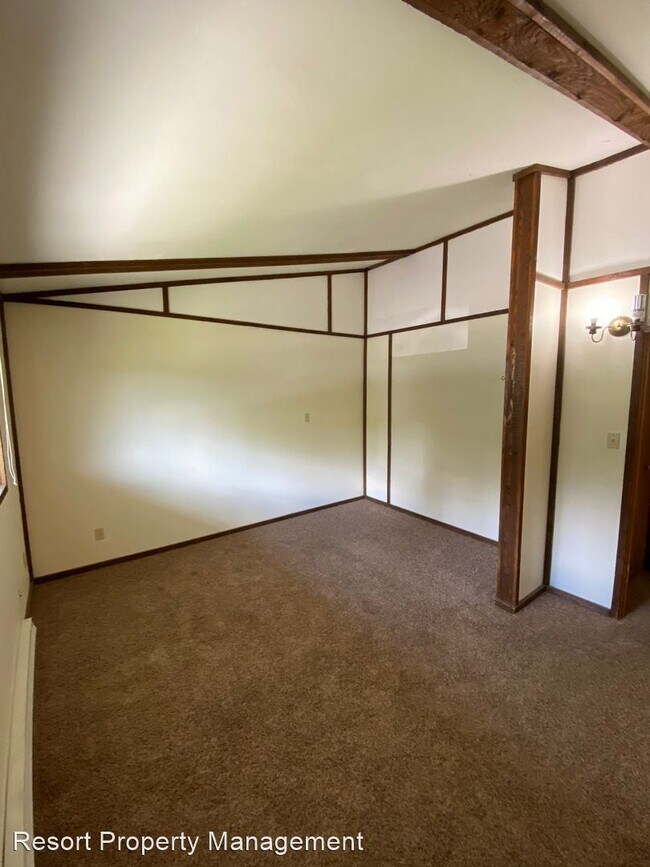 Building Photo - 423 Kluth St