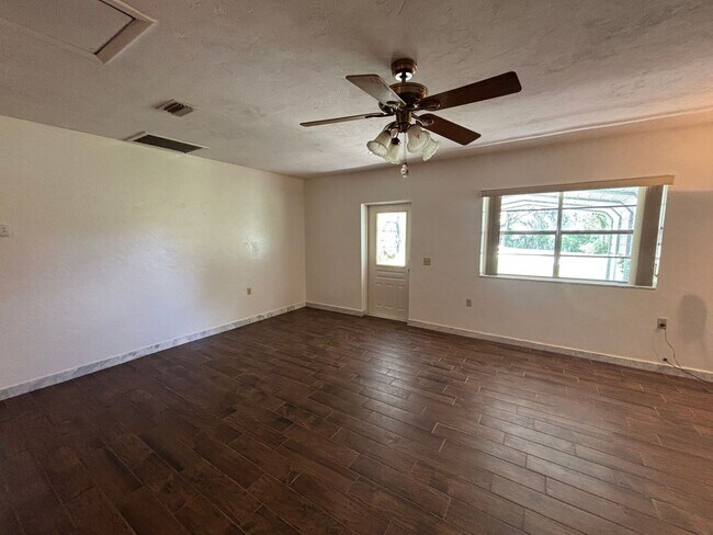 Foto del edificio - 6352 NE 86th Ave