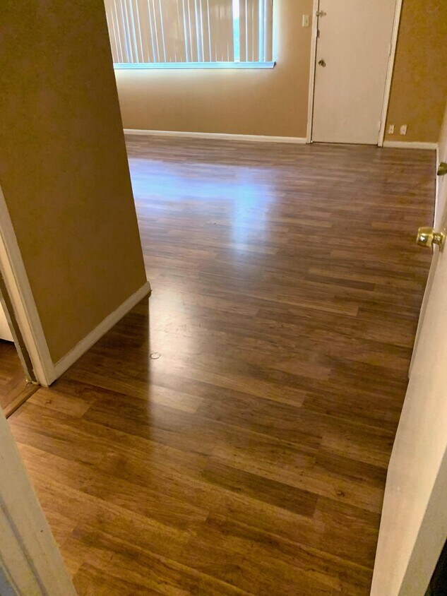 Foto del edificio - 2113 Greenbriar Colony Dr