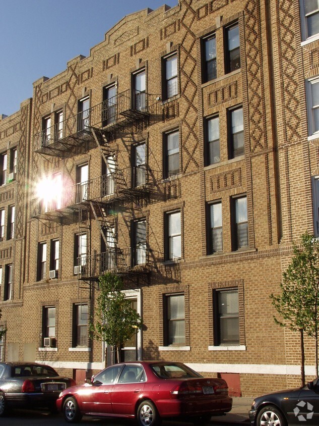 Building Photo - 205 30th St