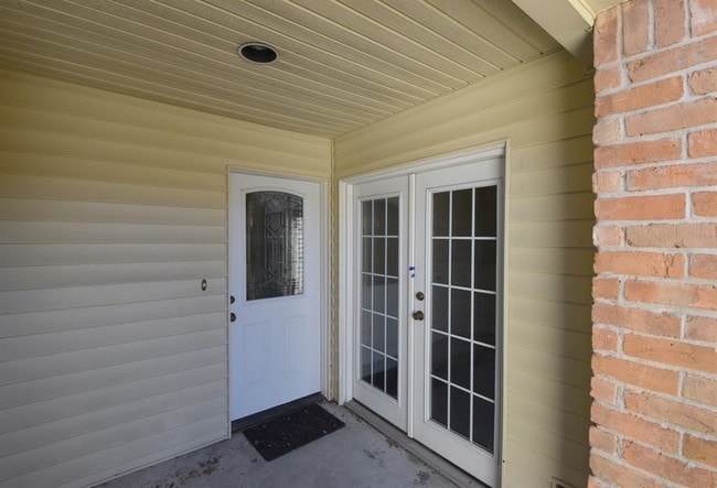 Building Photo - 2578 Bering Dr